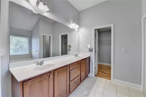 Bath - 2425 Delamore Chase, Duluth, GA 30097 photo 2 of 4