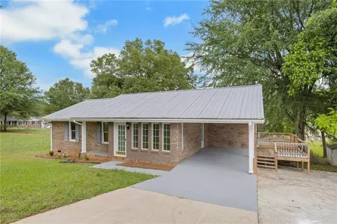 152 Glen Cir, Winder, GA 30680