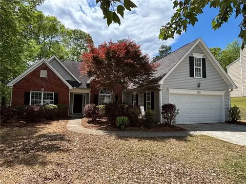 1221 St James Pl, Loganville, GA 30052