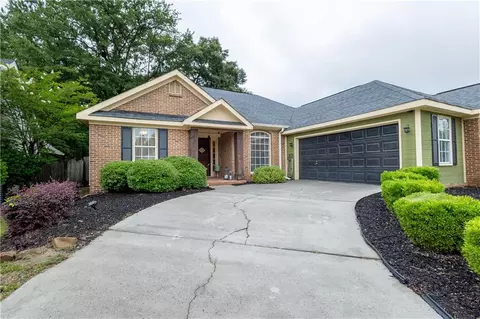 141 Simsbury Ln, Macon, GA 31220