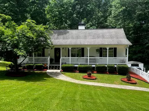 409 Twin Mountain Lake Dr, Talking Rock, GA 30175