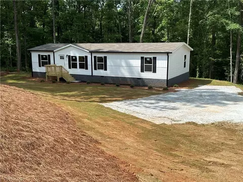 1188 Nails Creek Xing, Royston, GA 30662