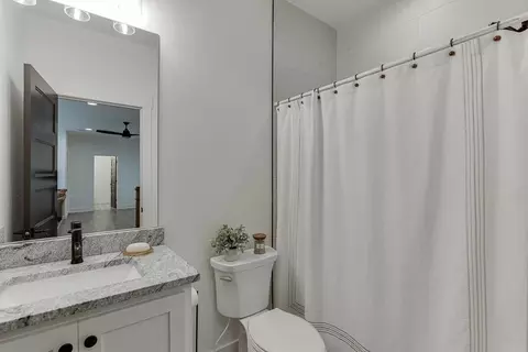 Bath - 5432 Yachtsman Ln, Gainesville, GA 30504 photo 6 of 7
