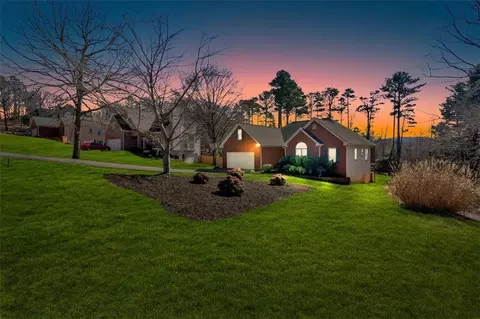 46 Centerport Dr, White, GA 30184