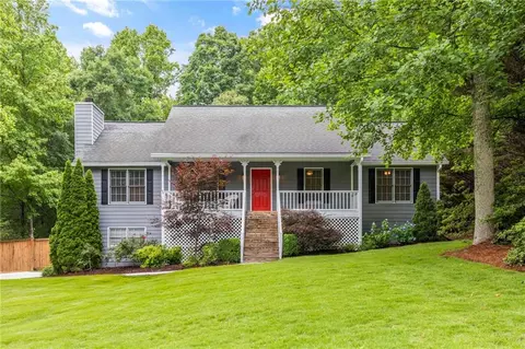 5761 Emerald Oaks Ln, Acworth, GA 30102