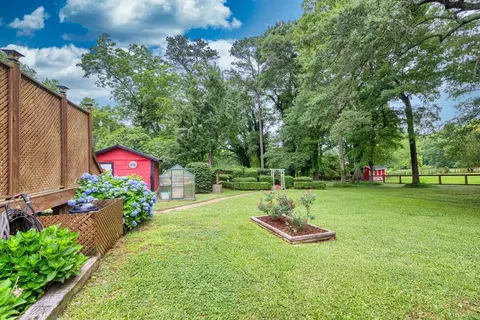 Exterior - 75 E 2nd Ave, Colbert, GA 30628 photo 8 of 18