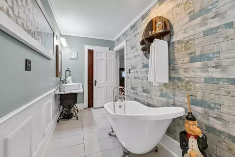 Bath - 75 E 2nd Ave, Colbert, GA 30628 photo 7 of 8