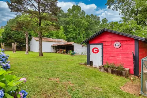 Exterior - 75 E 2nd Ave, Colbert, GA 30628 photo 10 of 18