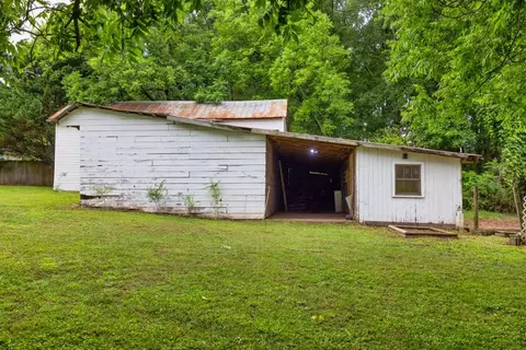 Exterior - 75 E 2nd Ave, Colbert, GA 30628 photo 11 of 18