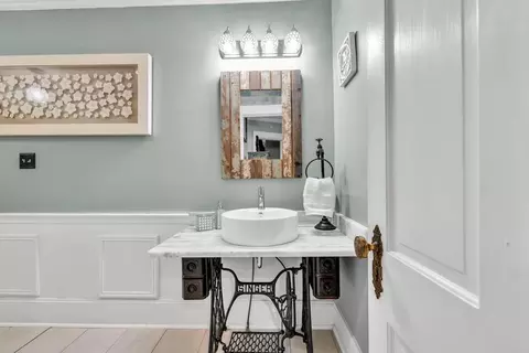 Bath - 75 E 2nd Ave, Colbert, GA 30628 photo 5 of 8