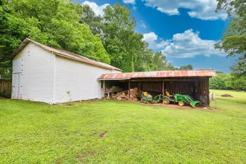 Exterior - 75 E 2nd Ave, Colbert, GA 30628 photo 12 of 18