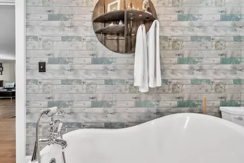 Bath - 75 E 2nd Ave, Colbert, GA 30628 photo 6 of 8