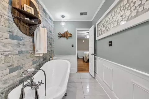 Bath - 75 E 2nd Ave, Colbert, GA 30628 photo 4 of 8