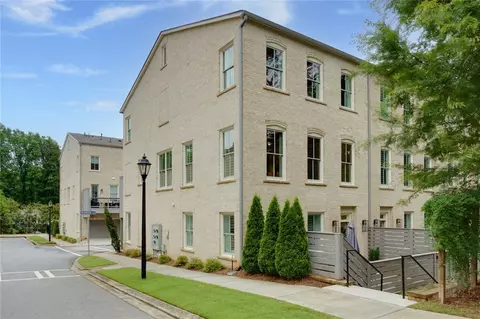 302 Boxwood Ln, Roswell, GA 30075