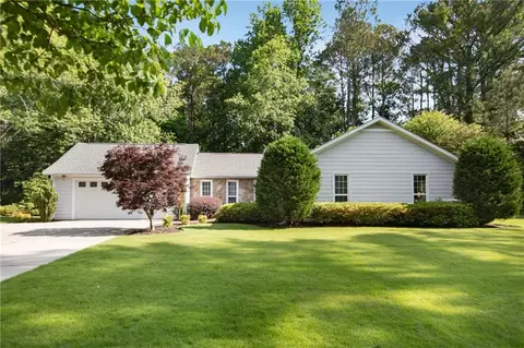 3519 Oak Knoll Dr, Marietta, GA 30068
