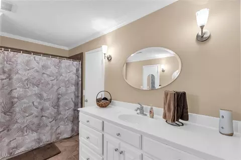 Bath - 190 Roberts Way, Cornelia, GA 30531 photo 3 of 6