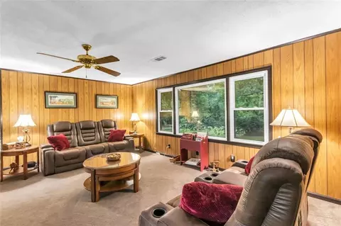 Living - 190 Roberts Way, Cornelia, GA 30531 photo 5 of 5
