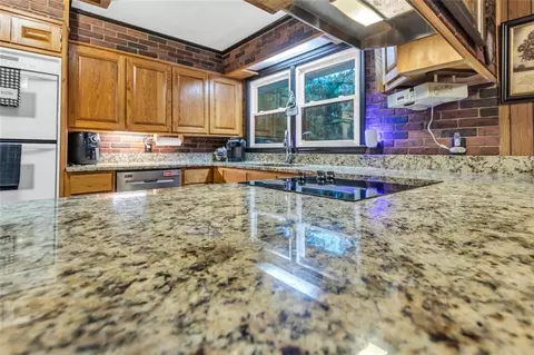 Kitchen - 190 Roberts Way, Cornelia, GA 30531 photo 6 of 6