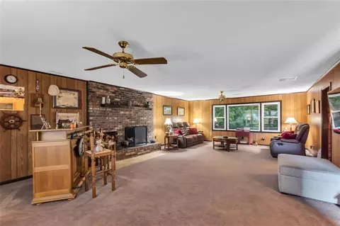 Living - 190 Roberts Way, Cornelia, GA 30531 photo 3 of 5
