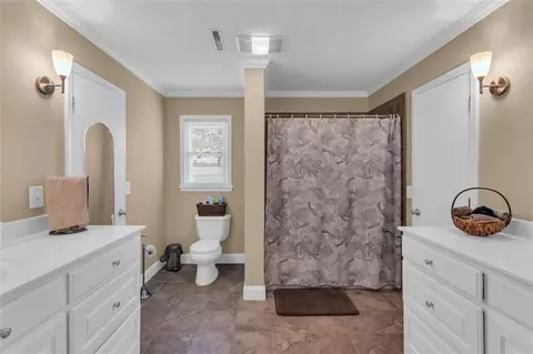 Bath - 190 Roberts Way, Cornelia, GA 30531 photo 2 of 6