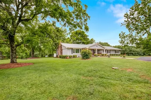 Exterior - 190 Roberts Way, Cornelia, GA 30531 photo 17 of 17