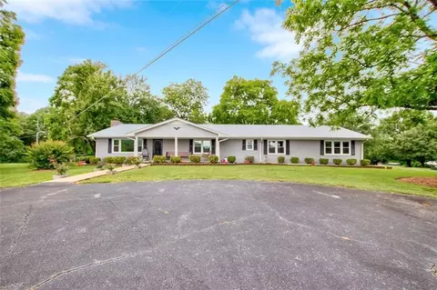 Exterior - 190 Roberts Way, Cornelia, GA 30531 photo 2 of 17