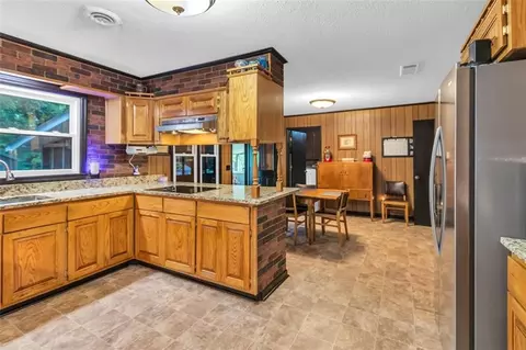 Kitchen - 190 Roberts Way, Cornelia, GA 30531 photo 4 of 6