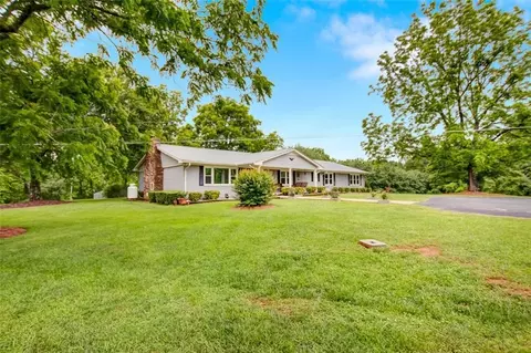 Exterior - 190 Roberts Way, Cornelia, GA 30531 photo 16 of 17