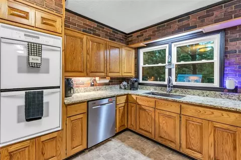 Kitchen - 190 Roberts Way, Cornelia, GA 30531 photo 2 of 6