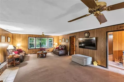 Living - 190 Roberts Way, Cornelia, GA 30531 photo 4 of 5