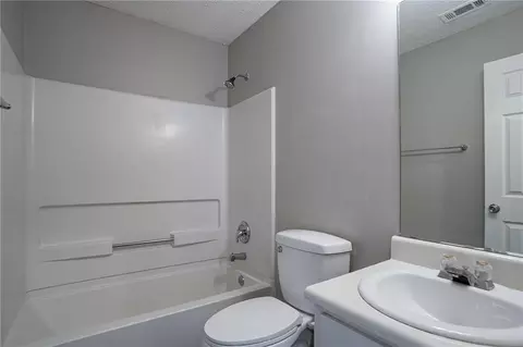 Bath - 3673 Jervis Ct, Rex, GA 30273 photo 4 of 4