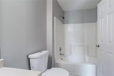 Bath - 3673 Jervis Ct, Rex, GA 30273 photo 3 of 4