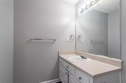 Bath - 3673 Jervis Ct, Rex, GA 30273 photo 2 of 4