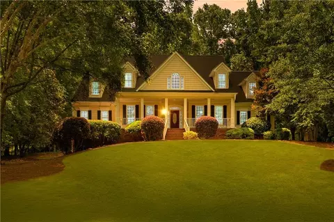 220 Broadmoor Dr, Fayetteville, GA 30215