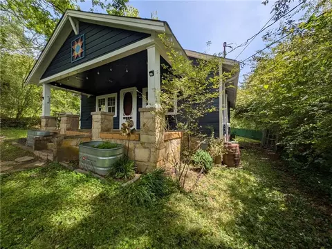 Exterior - 1570 Falls Rd, Toccoa, GA 30577 photo 2 of 10