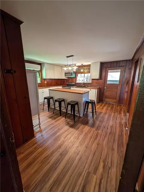 Kitchen - 1570 Falls Rd, Toccoa, GA 30577 photo 3 of 3
