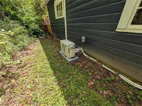Exterior - 1570 Falls Rd, Toccoa, GA 30577 photo 4 of 10