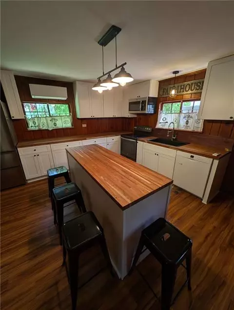 Kitchen - 1570 Falls Rd, Toccoa, GA 30577 photo 1 of 3