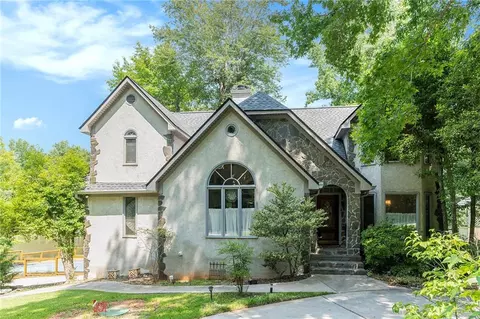86 Sunset Ct, Senoia, GA 30276
