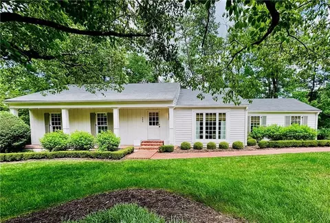 380 Lamplighter Ln SE, Marietta, GA 30067