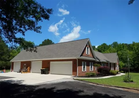 Exterior - 2456 Blanton Mill Rd, Williamson, GA 30292 photo 4 of 11