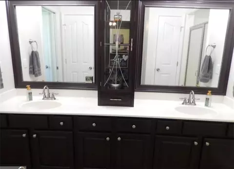 Bath - 2456 Blanton Mill Rd, Williamson, GA 30292 photo 1 of 1