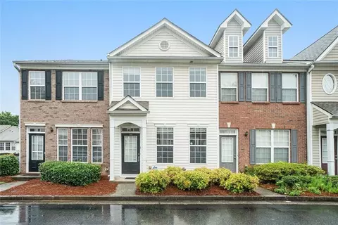2709 Heathrow Dr, Lawrenceville, GA 30043
