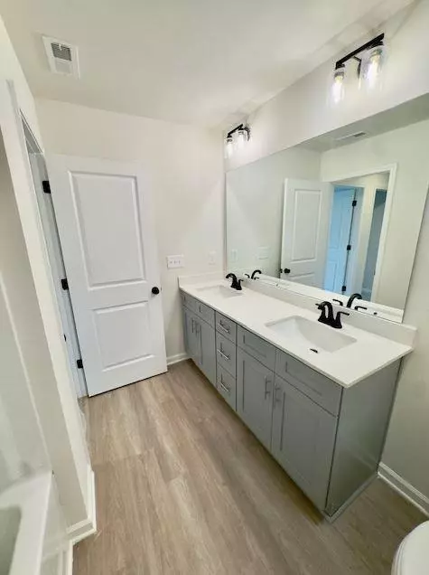 Bath - 31 Benscot Dr, Austell, GA 30106 photo 2 of 7