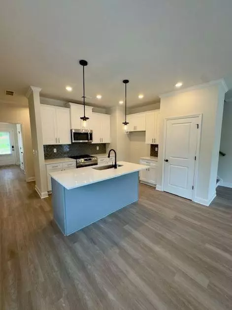 Kitchen - 31 Benscot Dr, Austell, GA 30106 photo 2 of 10
