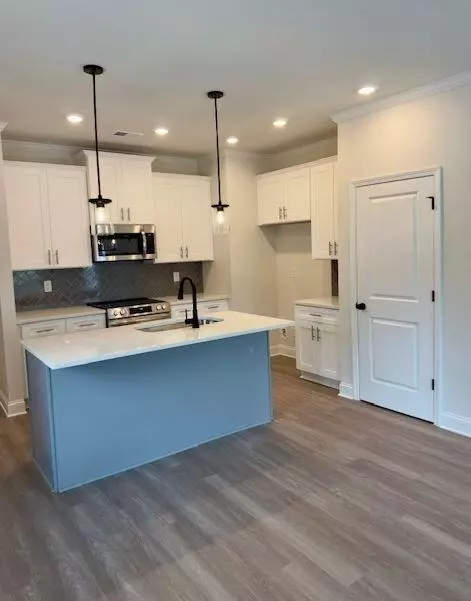 Kitchen - 31 Benscot Dr, Austell, GA 30106 photo 3 of 10