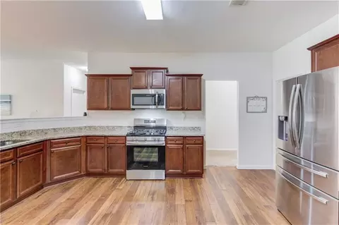 Kitchen - 4319 Box Elder Path, Gainesville, GA 30504 photo 2 of 4