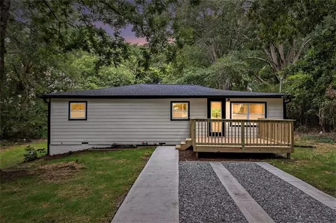 635 Layfield Dr, Pine Mountain, GA 31822