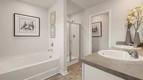 Bath - 12086 Conrad Cir, Hampton, GA 30228 photo 2 of 4