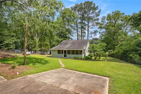 604 Jackson Lake Inn Rd, Jackson, GA 30233